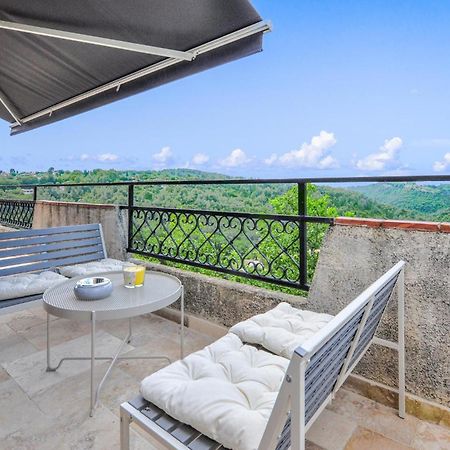 Awesome Apartment In Saint-Jeannet With Kitchen Buitenkant foto